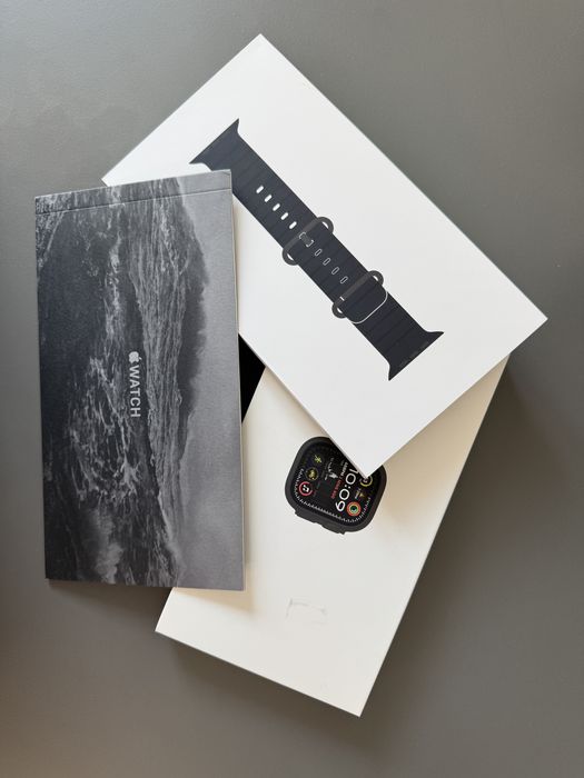 Apple Watch Ultra 2 49mm Black Titanium Black Ocean Band