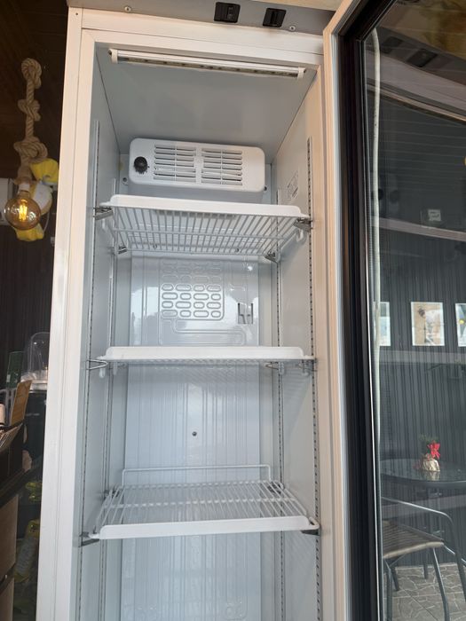 Vitrina frigorifica / frigider genratie noua