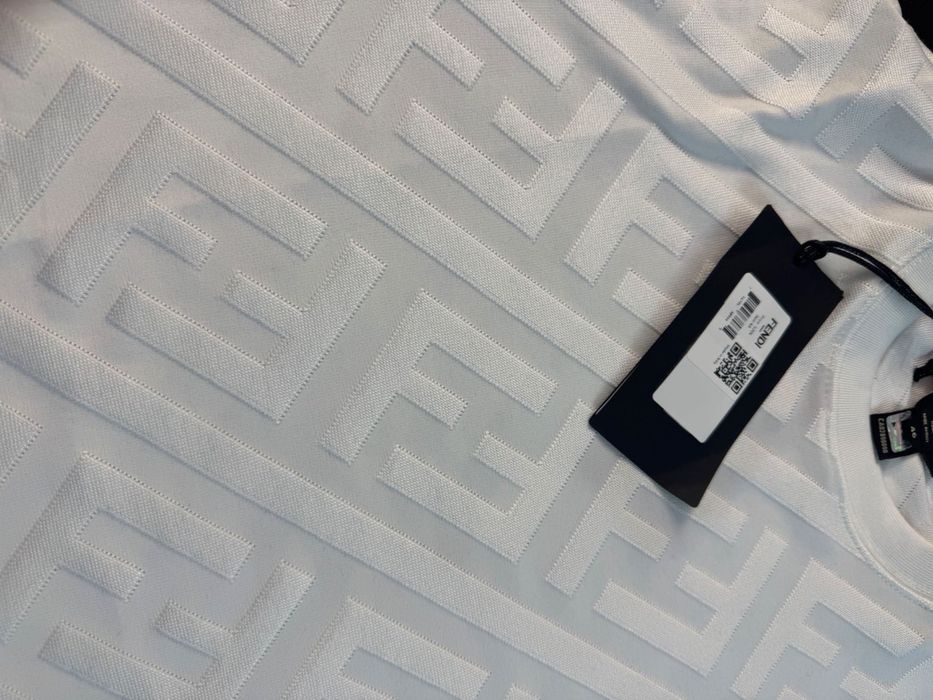 Fendi-Чисто нова автентична мъжка тениска Л