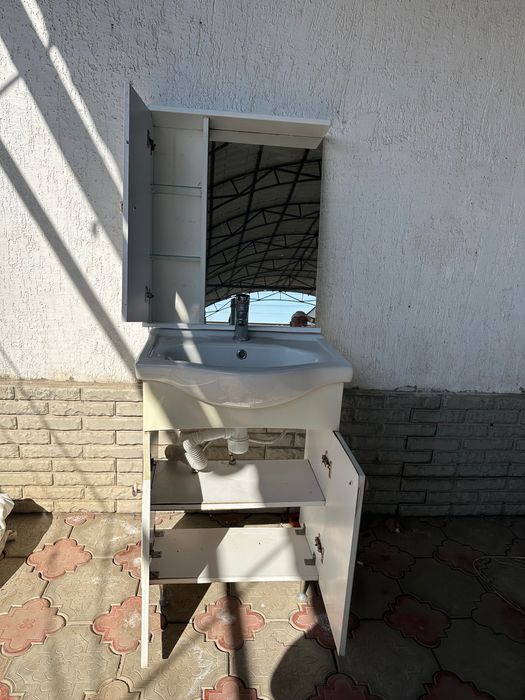 Айнасы бар қол жуғыш тумба