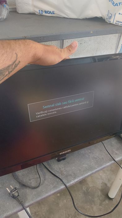 Monitor / TV Samsung 24 inchi (60 cm) Full HD - HDMI, VGA, Telecomandă