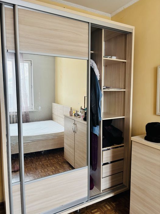 Продаю спальный гарнитур