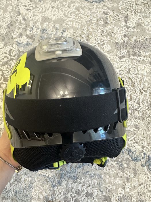 Горнолыжный шлем