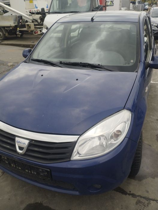 Bara fata capota aripa far Dacia Sandero
