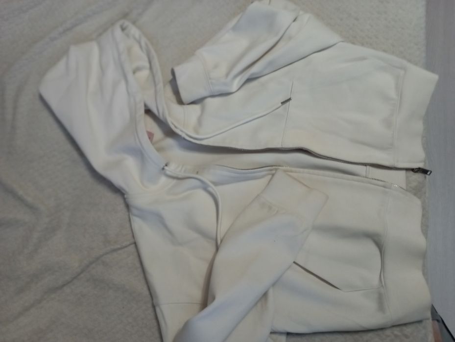 Продаю  женские молодежные вещи