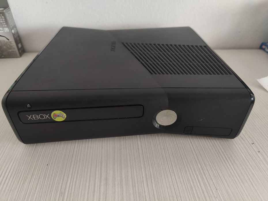 Xbox 360 S - pentru piese