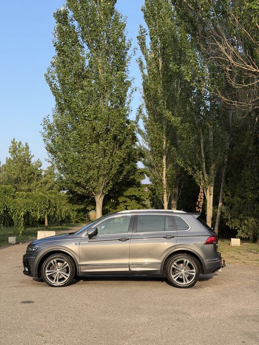 VW Tiguan R-line 2.0 4x4 -190cp / KM reali /VOPSEA ORIGINALA