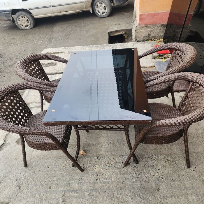 Deko Ratan to‘qima stol stullari