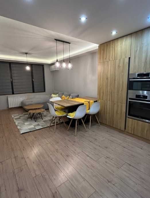 Дава се под наем Двустаен апартамент в София, Център - 77 кв.м за 850 € - Снимка #2