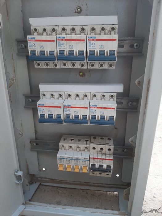 Электрический шкаф с автоматом