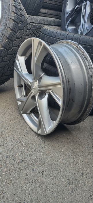 Продам диск комплект 4штR16