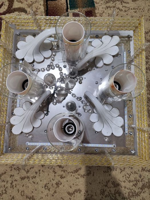 Продам люстру в отличном состоянии