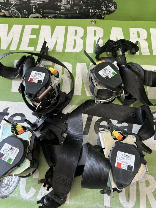 Centuri siguranță stânga și dreapta față Ford Focus 4