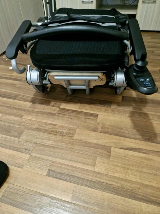 Căruț electric persoane cu dizabilități