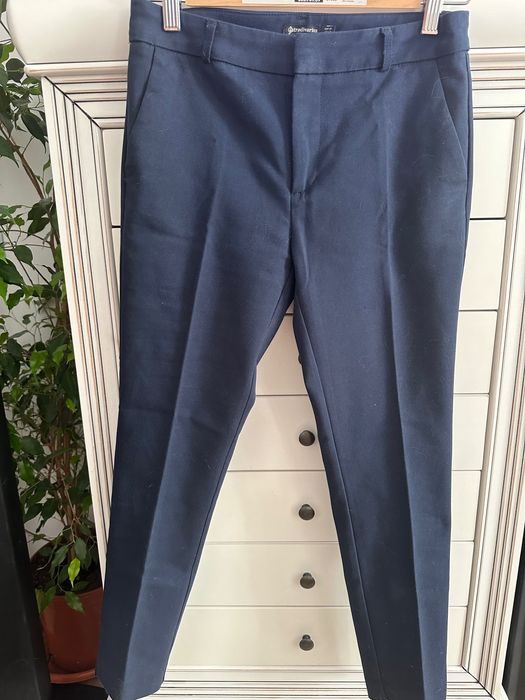 Pantaloni conici Stradivarius