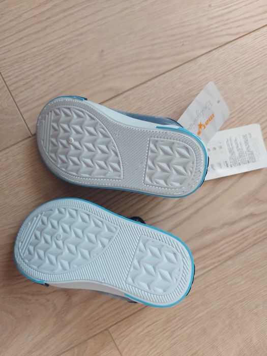 Нови Детски гуменки с лепенк. Маратонки БЕБЕ