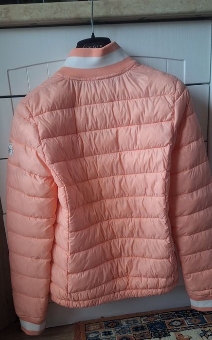 Juvia ново преходно яке