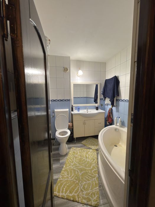 Apartament cu 3 camere (Blocul din spatele hotelului Kristal)