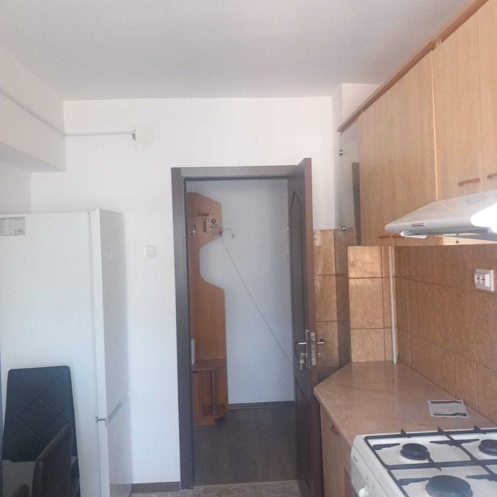 Proprietar inchiriez apartament 2 camere zona centrala Petrodava