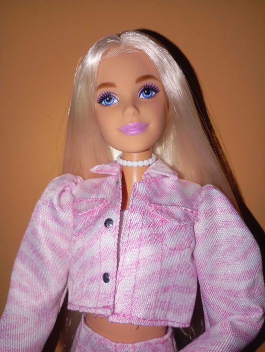 Кукла Barbie deluxe style.