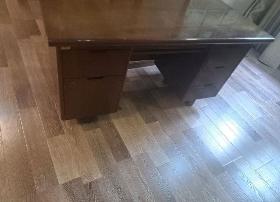 Стол кабинетный, дубовый, б/у