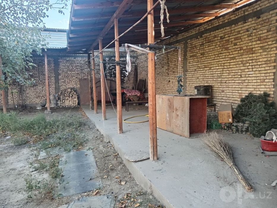 Uchastka hovli sotiladi