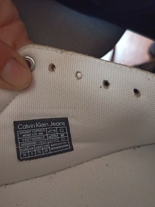 Продавам  Calvin Klein