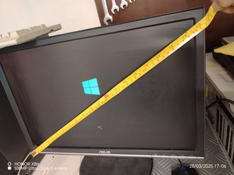 Компютър +монитор с мишка и клавиатура,четете до края