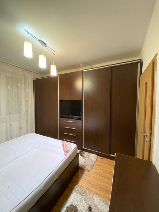 Chirie o camera intr-un aparrtament de doua camere