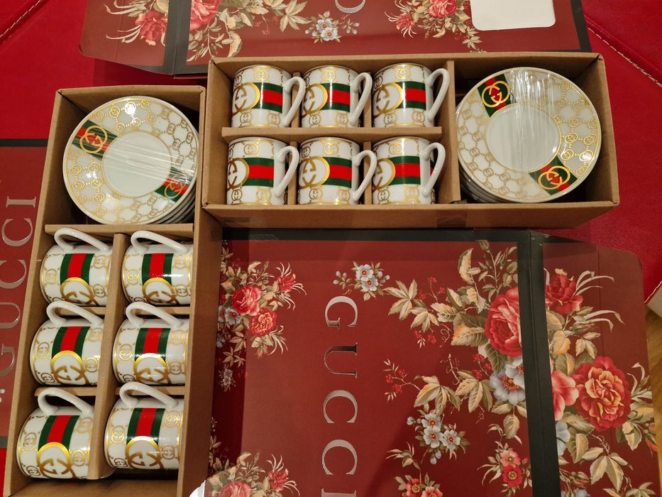 Set cadou 12 piese( 6 farfurii+6 cescute),cutie,saculet