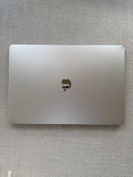 MacBook Pro 16-inch, 2019 - 2.6GHz 6-Core Intel i7, 32 GB RAM, 500GB HD