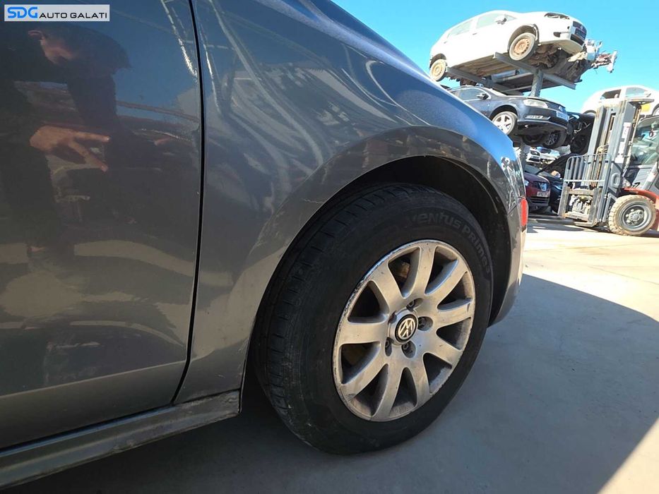 Aripa Dreapta Fata Volkswagen Jetta 4 2010 - 2018 Culoare LD7X Platinum Grey Metallic [Q8464]