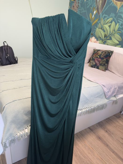 Официална рокля.