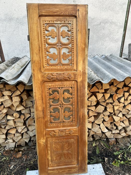 Usa din lemn masiv