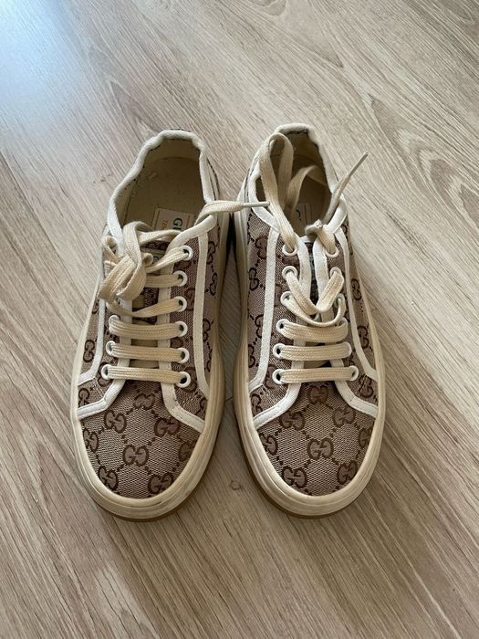 Обувь  разная,  фирма