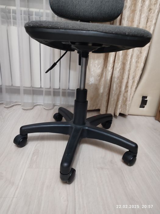 Стул офисный и для компьютера