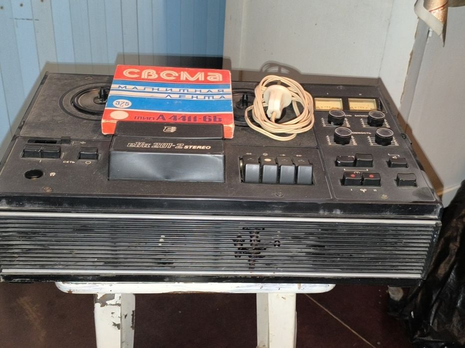 Магнитофон бабинный.