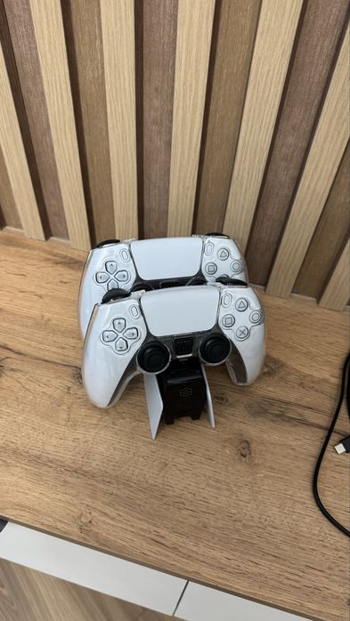 PS5 новая, на гарантии