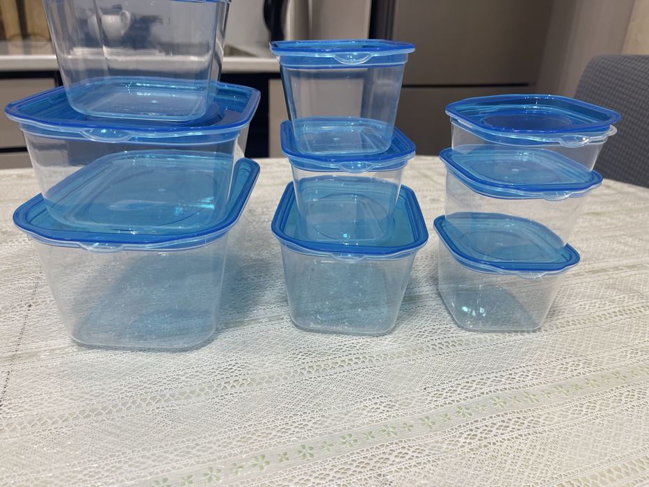 Новый набор пластиковых контейнеров
