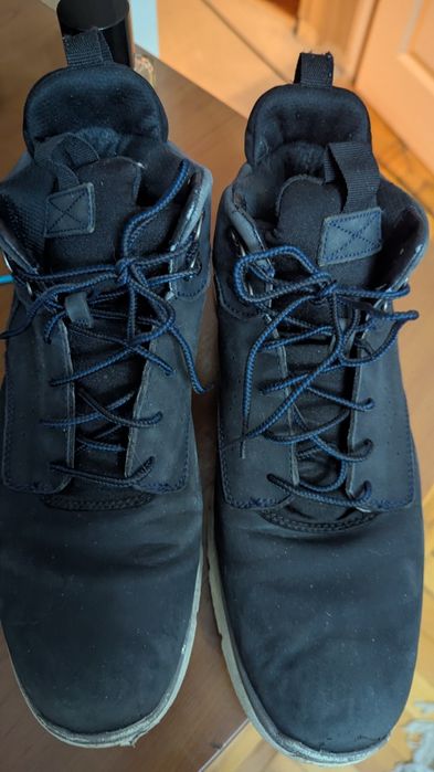 Продам мужские ботинки известного бренда тимберлэнд, и черные классика