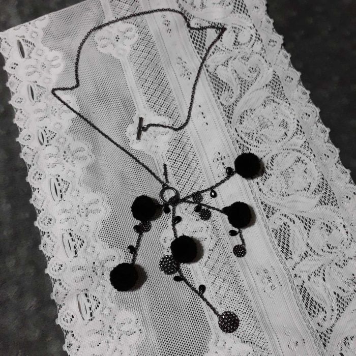 mikey  Колие с пухчета