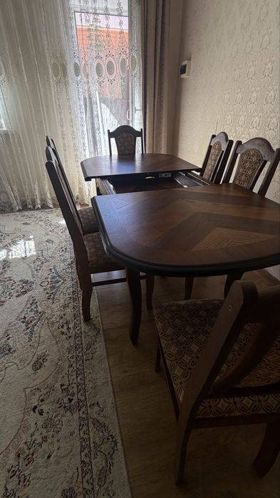 Продам стол и шесть стульев