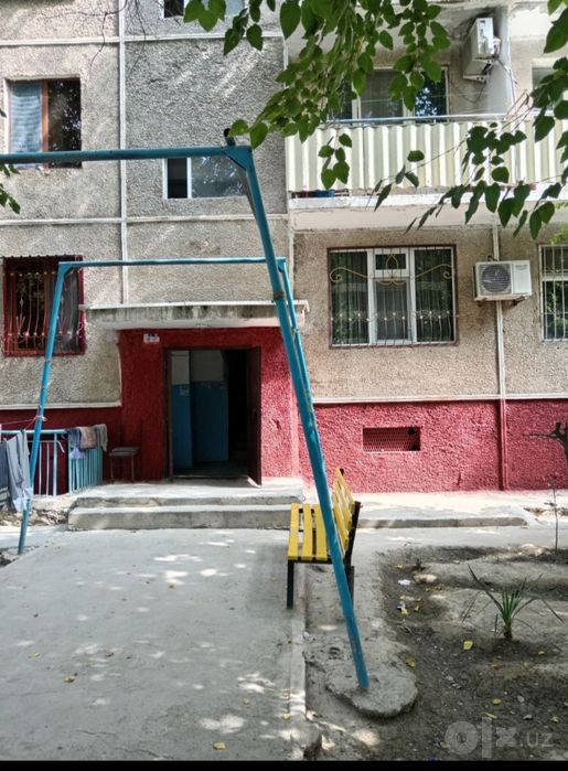 Продаётся уютная 2 комнатная квартира переделанная на 3 комнатную .