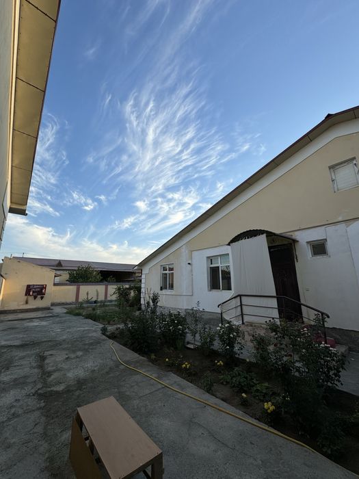 Urganch 9ni oxirida xovli joy ayrim jihozlari bilan sotiladi