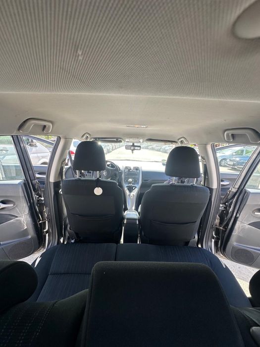 Toyota Auris Gri