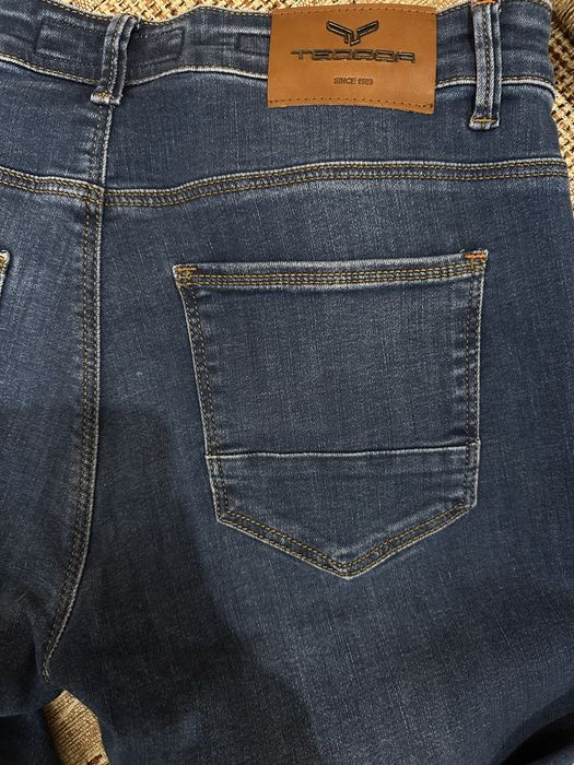 Вталени дънки на марката Teodor