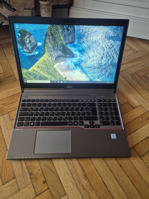 Laptop Fujitsu i5 ssd ddr4