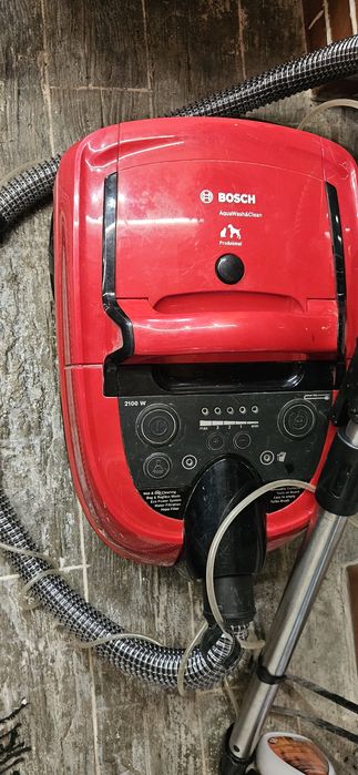 Прахосмукачка за мокро и сухо почистване Bosch BWD421PET