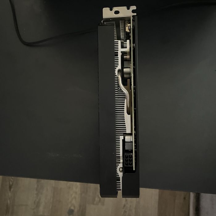RX 580 8GB 2048SP video karta sotiladi