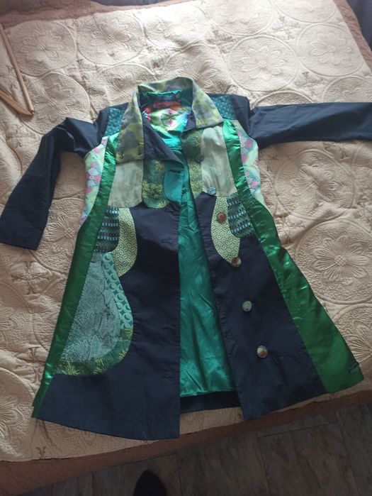 Шлифер Desigual,носен само веднъж почти нов